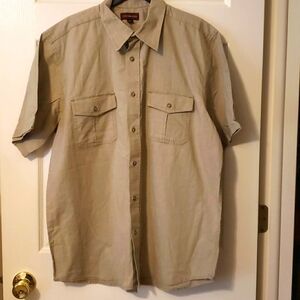 COVINGTON Men's Short Sleeve Button Down Shirt. Size Large 42/44